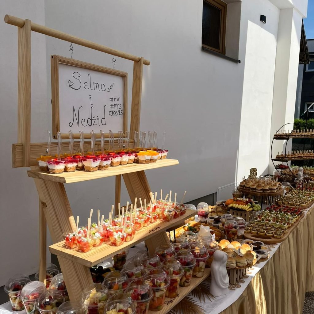 Ketering etažeri whatsapp image 2025 12 18 at 09.32.06 (1)