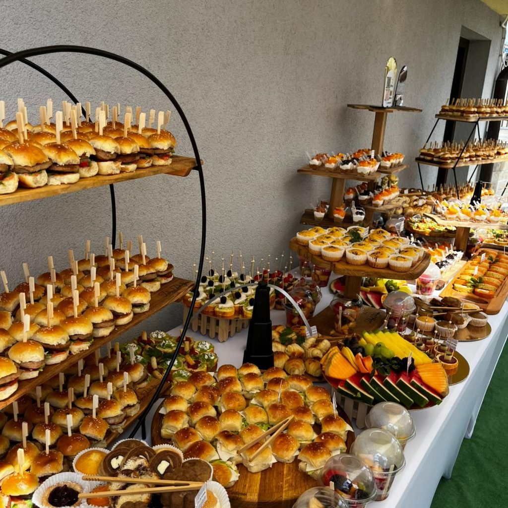 Ketering etažeri whatsapp image 2025 12 18 at 09.32.07 (2)