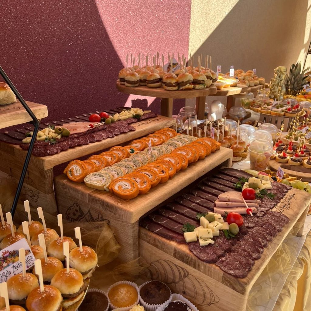 Ketering etažeri whatsapp image 2025 12 18 at 09.32.07 (3)