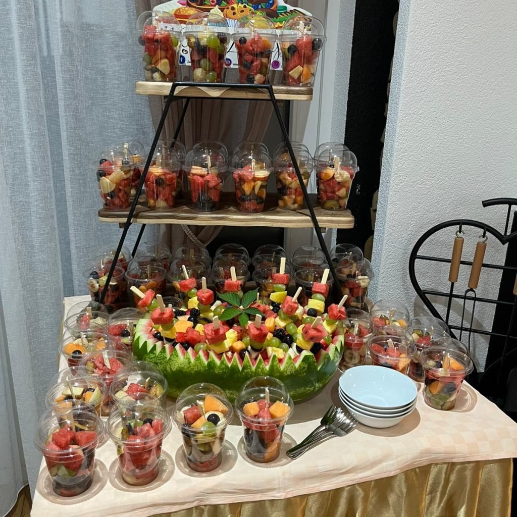 Ketering etažeri whatsapp image 2025 12 18 at 09.32.08